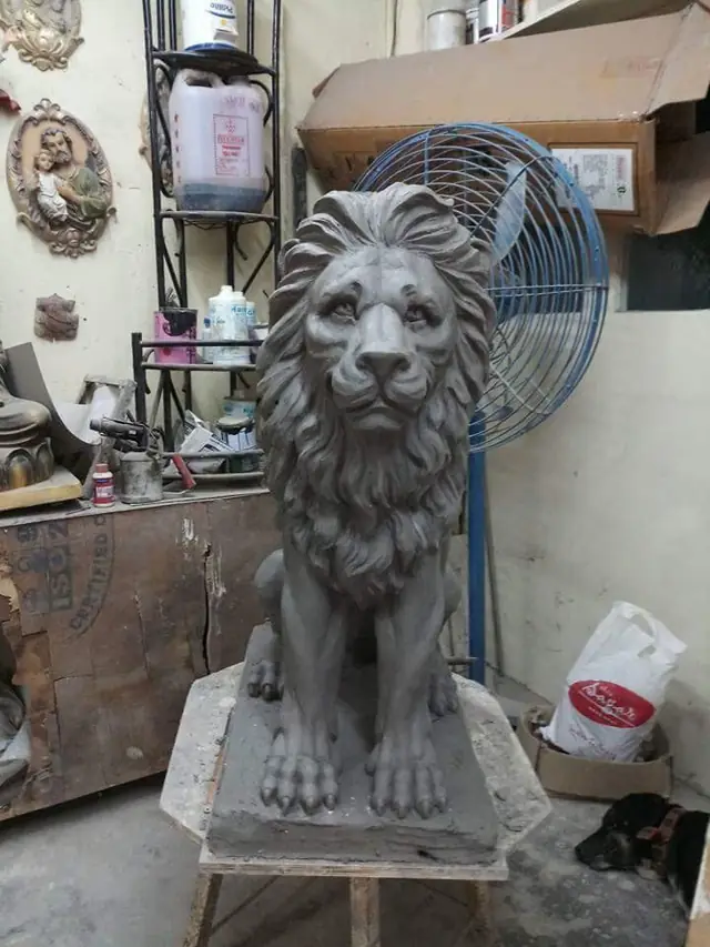 FRP lion sculpture
